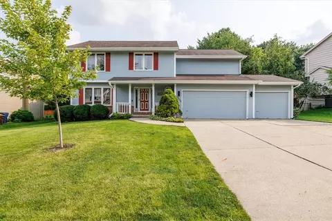 7906 Dellwood Dr, Urbandale, IA 50322