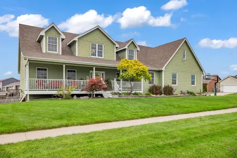 618 Deer Ridge Dr NW, Bondurant, IA 50035
