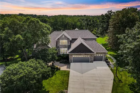 4807 Timberwood Ct, West Des Moines, IA 50265