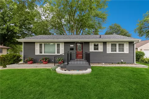 3918 72nd St, Urbandale, IA 50322