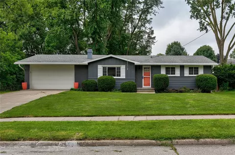 8602 Urbandale Ave, Urbandale, IA 50322