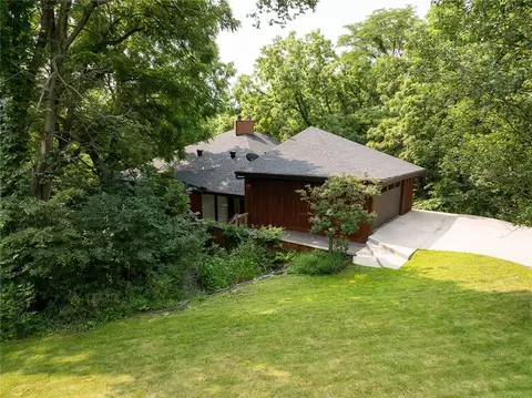 4702 Dover Dr, Ames, IA 50014