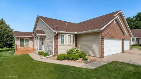 602 Golf View Dr, Pleasantville, IA 50225