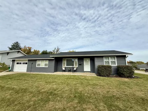 721 E High St, Winterset, IA 50273
