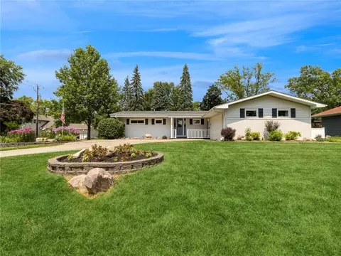 1108 S 14th Ave W, Newton, IA 50208