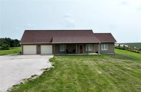 25014 490th St, Chariton, IA 50049