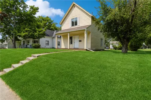 404 8th St, West Des Moines, IA 50265