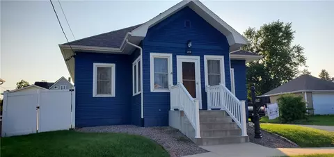 204 S 5th St, Bellevue, IA 52031