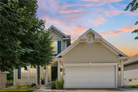 3918 122nd St, Urbandale, IA 50323