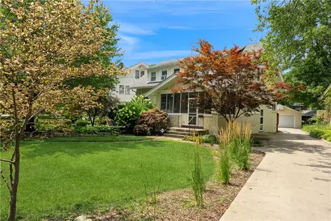 680 Harwood Dr, Des Moines, IA 50312