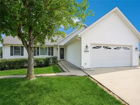 1104 E Jackson Pl, Indianola, IA 50125