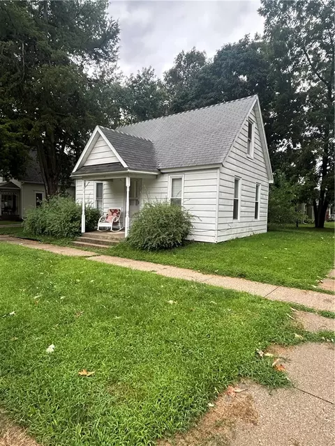 424 N 1st Ave, Winterset, IA 50273