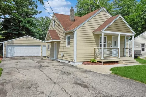 3416 53rd St, Des Moines, IA 50310