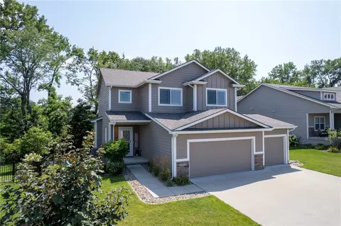 16210 Northpark Dr, Urbandale, IA 50323