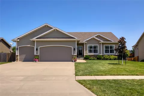 2085 SE Crabapple Ct, Waukee, IA 50263