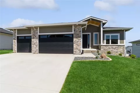 16421 Northpark Dr, Urbandale, IA 50323