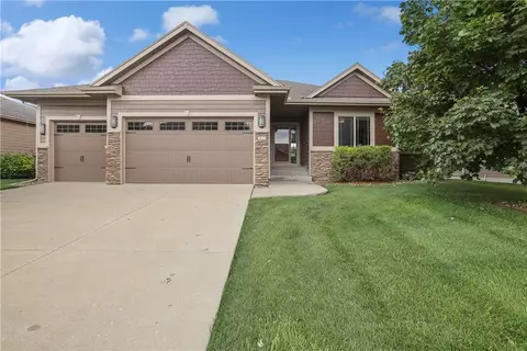 421 S 83rd St, West Des Moines, IA 50266