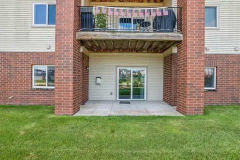 6350 Coachlight Dr #2103, West Des Moines, IA 50266
