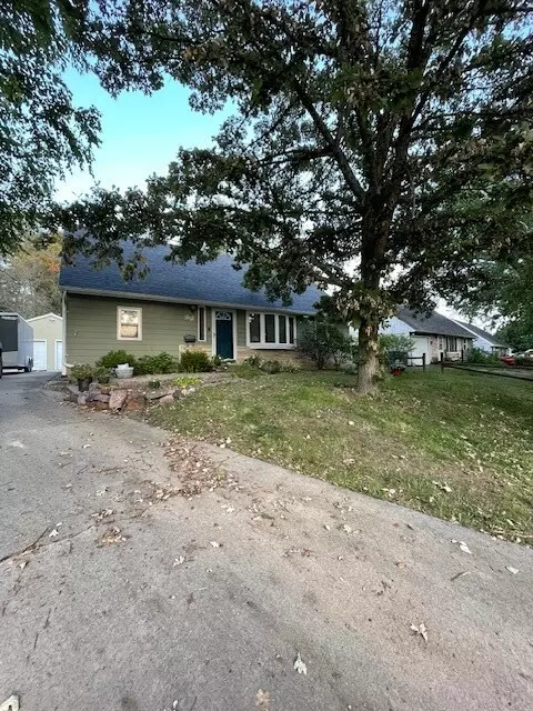 7209 SW 17th St, Des Moines, IA 50315