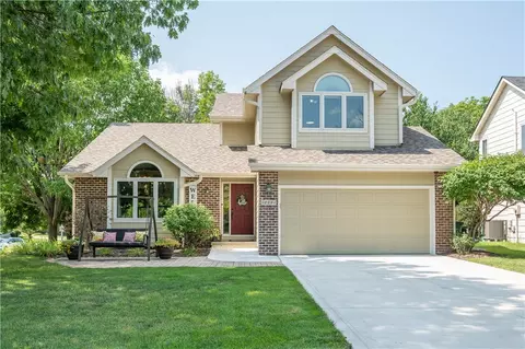 12291 Wellington Ridge Dr, Clive, IA 50325