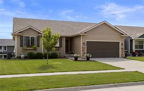 2365 SE Maxwell Dr, Waukee, IA 50263