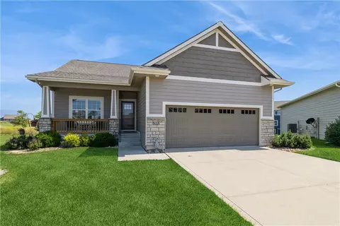 513 NE Brookridge Cir, Waukee, IA 50263