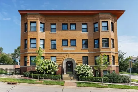 1503 Pleasant St #3, Des Moines, IA 50314