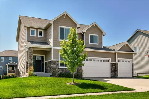 350 NE Bobcat Dr, Waukee, IA 50263
