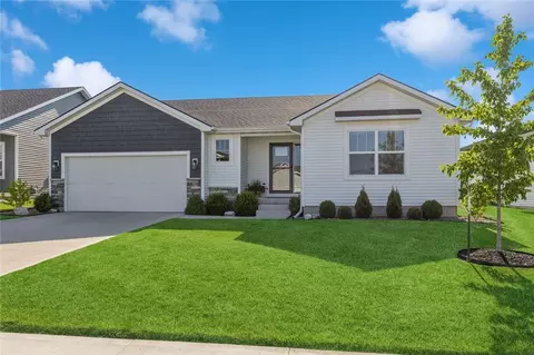809 NE Meadow Landing Dr, Ankeny, IA 50021