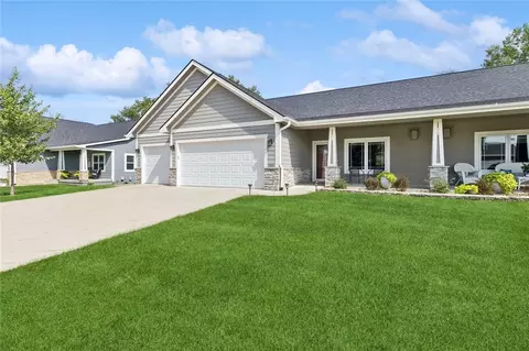 1450 Cardinal Ridge Dr, Newton, IA 50208