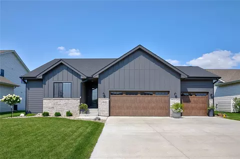 14805 N Valley Dr, Urbandale, IA 50323