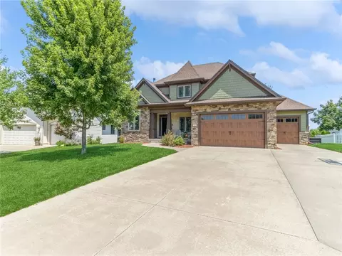 7725 Ashley Pl, Johnston, IA 50131