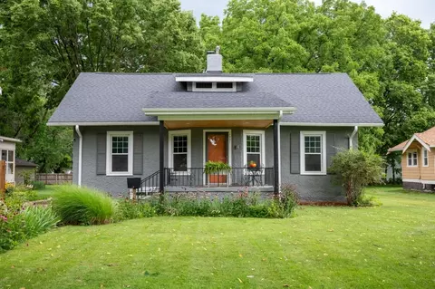 1221 44th St, Des Moines, IA 50311