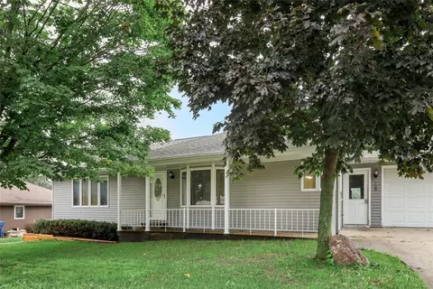708 Brentwood Dr, Pella, IA 50219