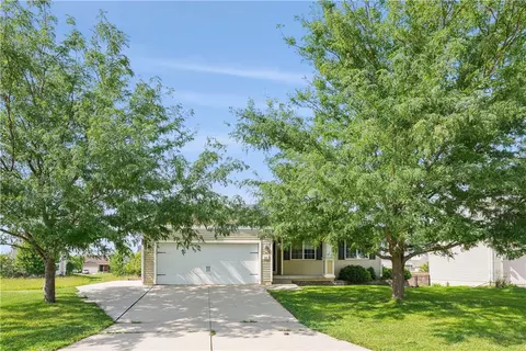 621 SE 13th St, Grimes, IA 50111
