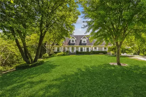 1655 S Willow Dr, West Des Moines, IA 50266