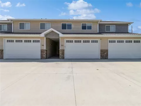903 Summerset Pl, Indianola, IA 50125