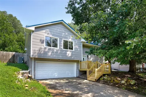 4419 Lexington Dr, Pleasant Hill, IA 50327