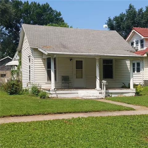 324 3rd St, West Des Moines, IA 50265