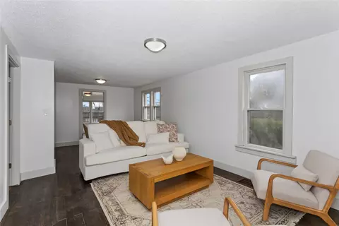 1324 Lewis Ave, Des Moines, IA 50315
