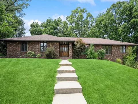 1414 Sunrise Dr, Knoxville, IA 50138