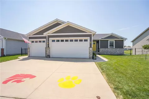 1070 Juniper Dr, Carlisle, IA 50047