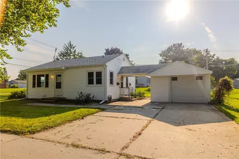 308 E 17th St N, Newton, IA 50208