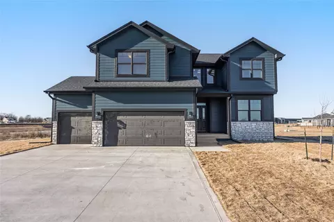 1325 NW Yorktown Dr, Waukee, IA 50263
