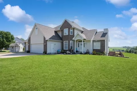 620 228th Pl, Pella, IA 50219