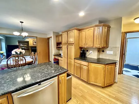 3609 80th St, Urbandale, IA 50322