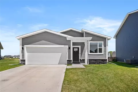 2015 Barry Dr, Adel, IA 50003