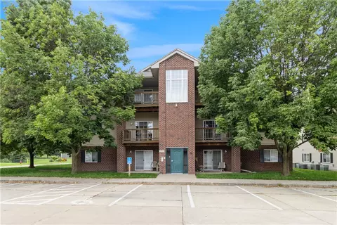1255 SE 6th St #304, Grimes, IA 50111