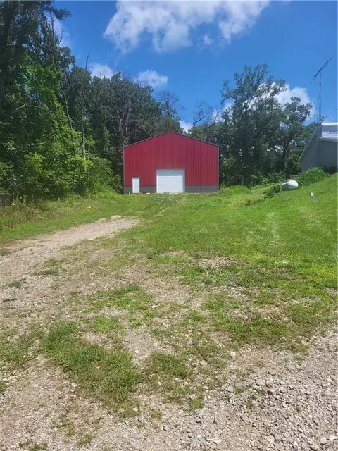 105 Valley Rd, Montezuma, IA 50171