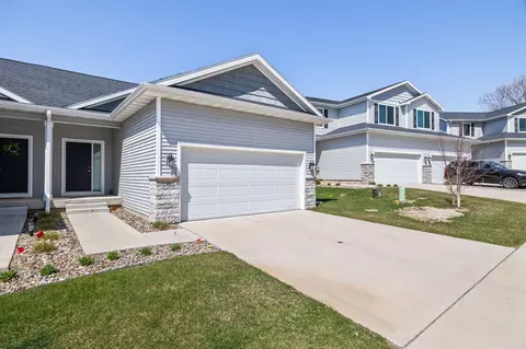 96 Keeneland Ct, Pleasant Hill, IA 50327